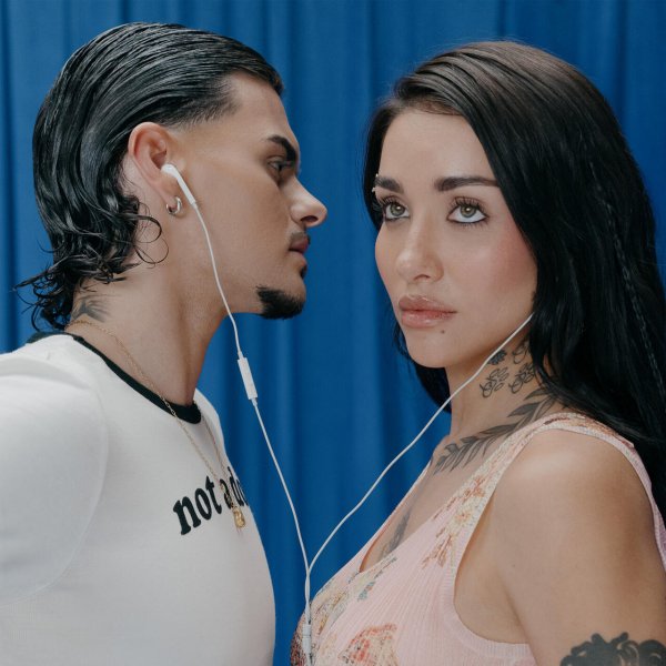 Abraham Mateo y Maria Becerra