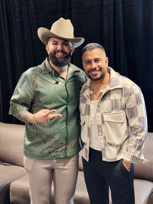 Jean Piero y Carin Leon